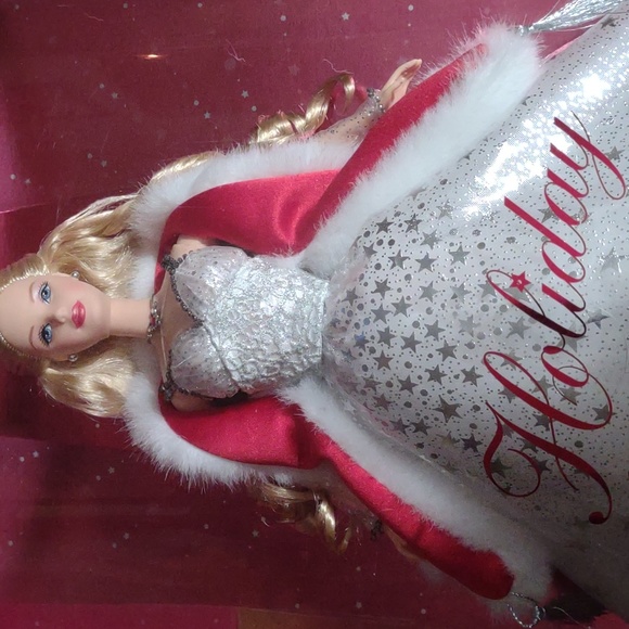 Barbie Holiday celebrations Barbie gorgeous sparkling silver dress - Picture 5 of 5